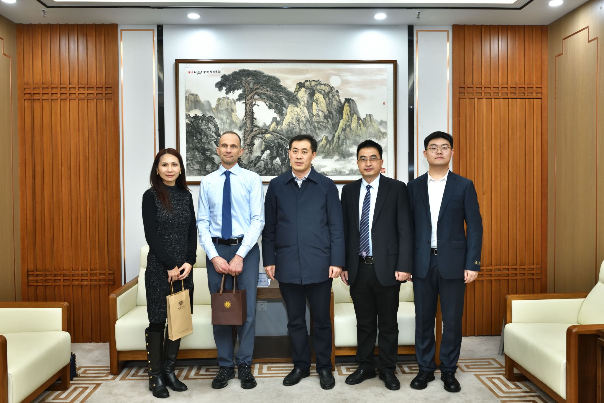 文件名称:DSC_2202.JPG原图大小:3.60MB