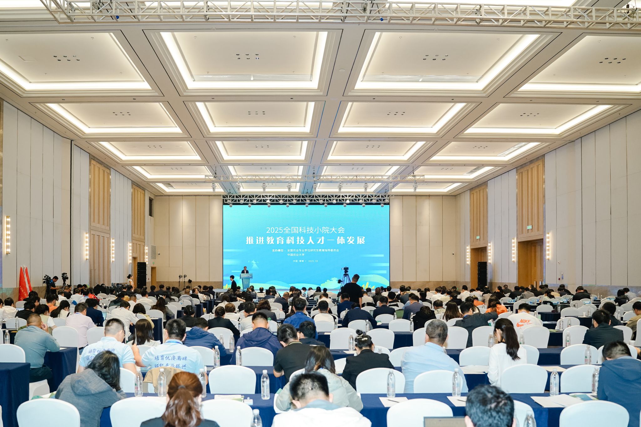 文件名称:1.jpg原图大小:2.70MB