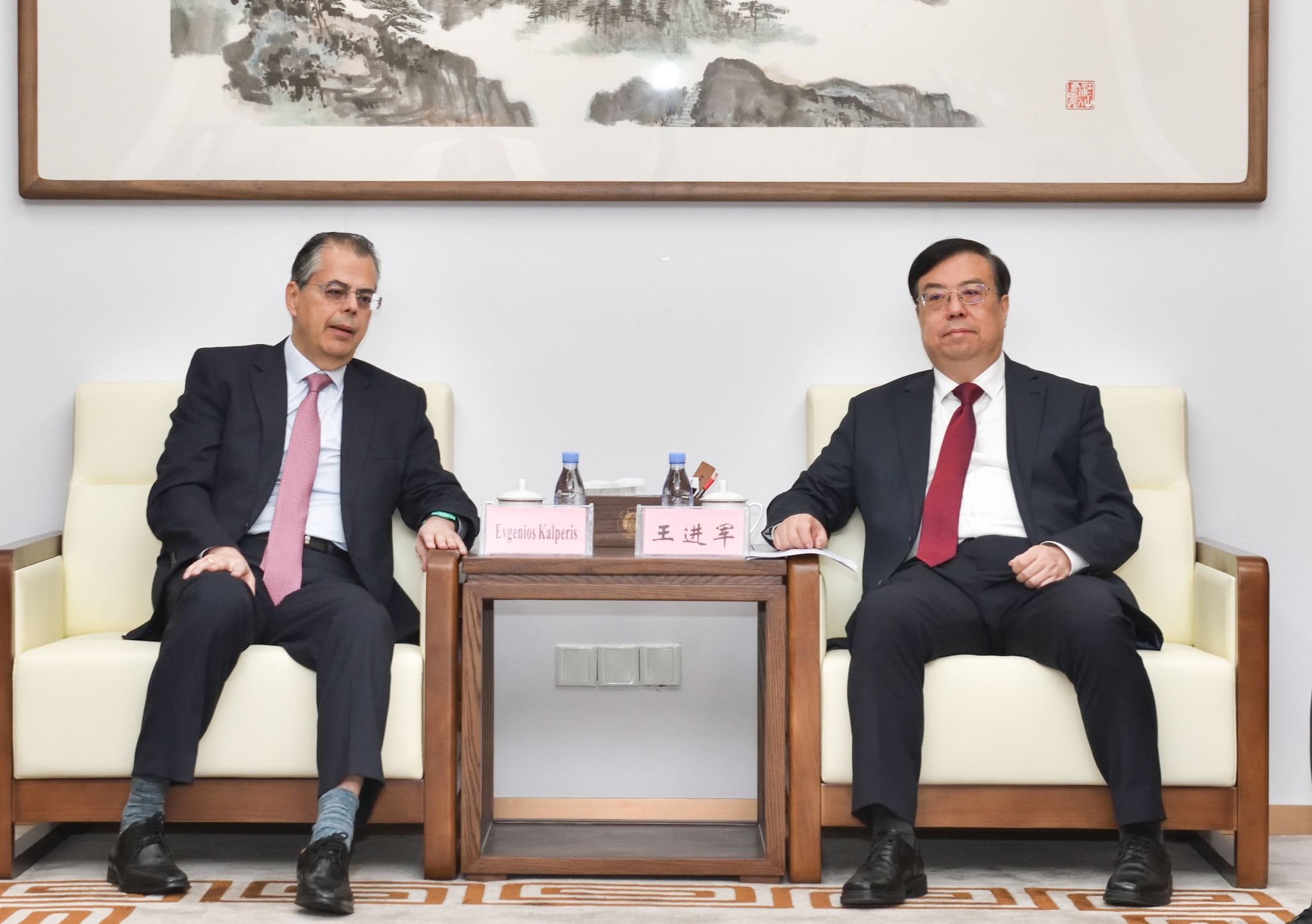 文件名称:王校长会见希腊大使.jpg原图大小:4.10MB