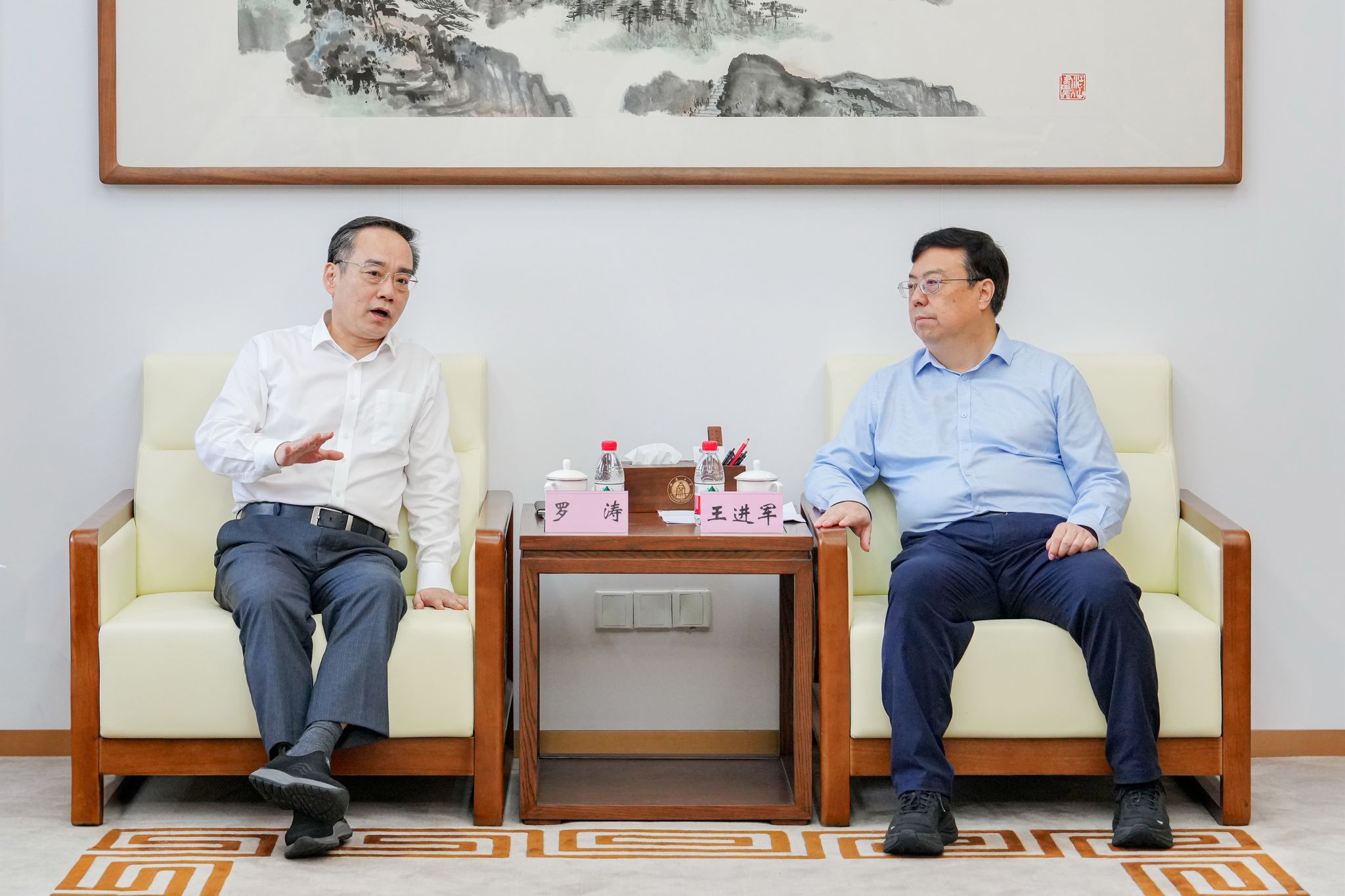 文件名称:农行交流会见.jpg原图大小:4.31MB