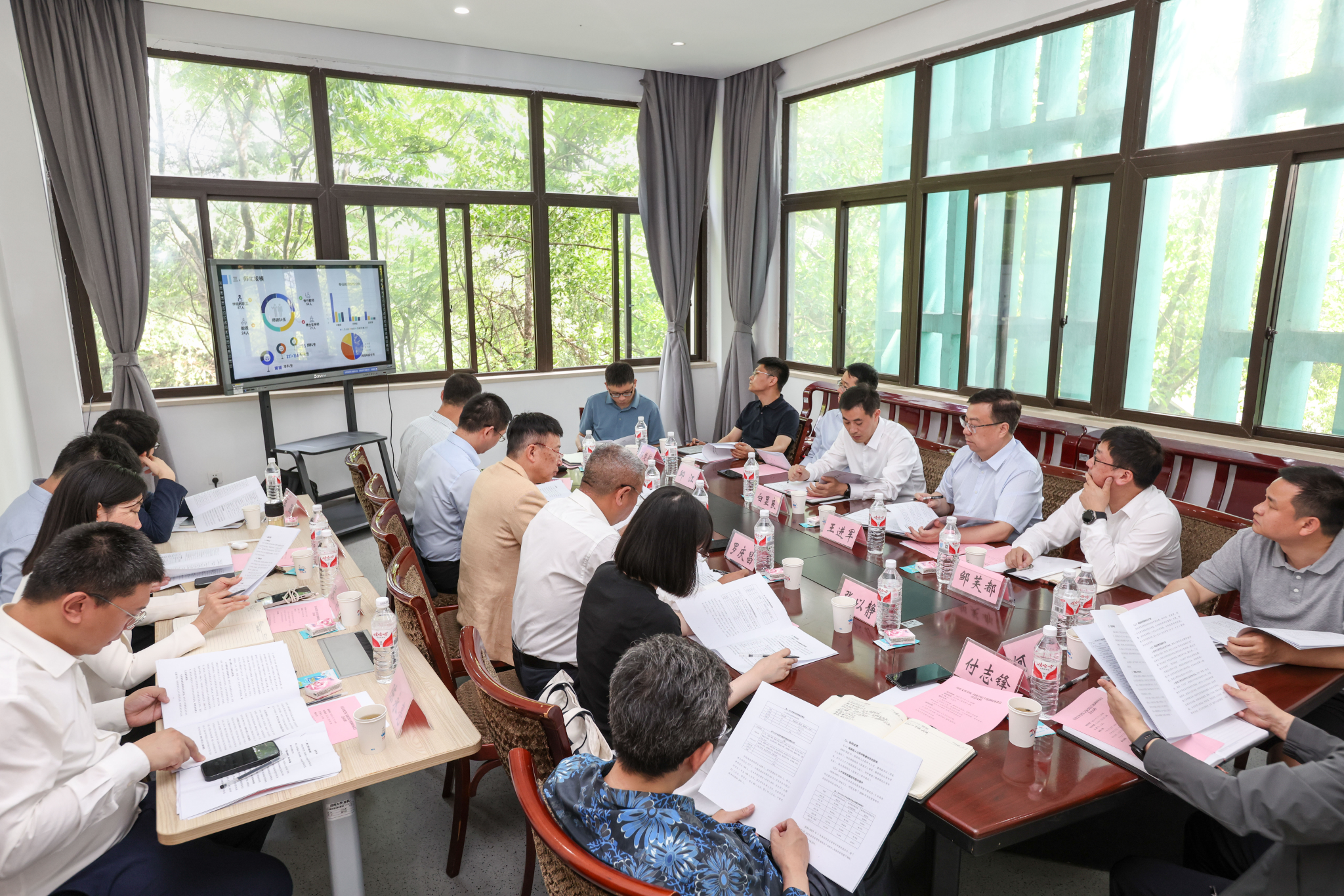 文件名称:座谈会会场图片.png原图大小:80.38MB