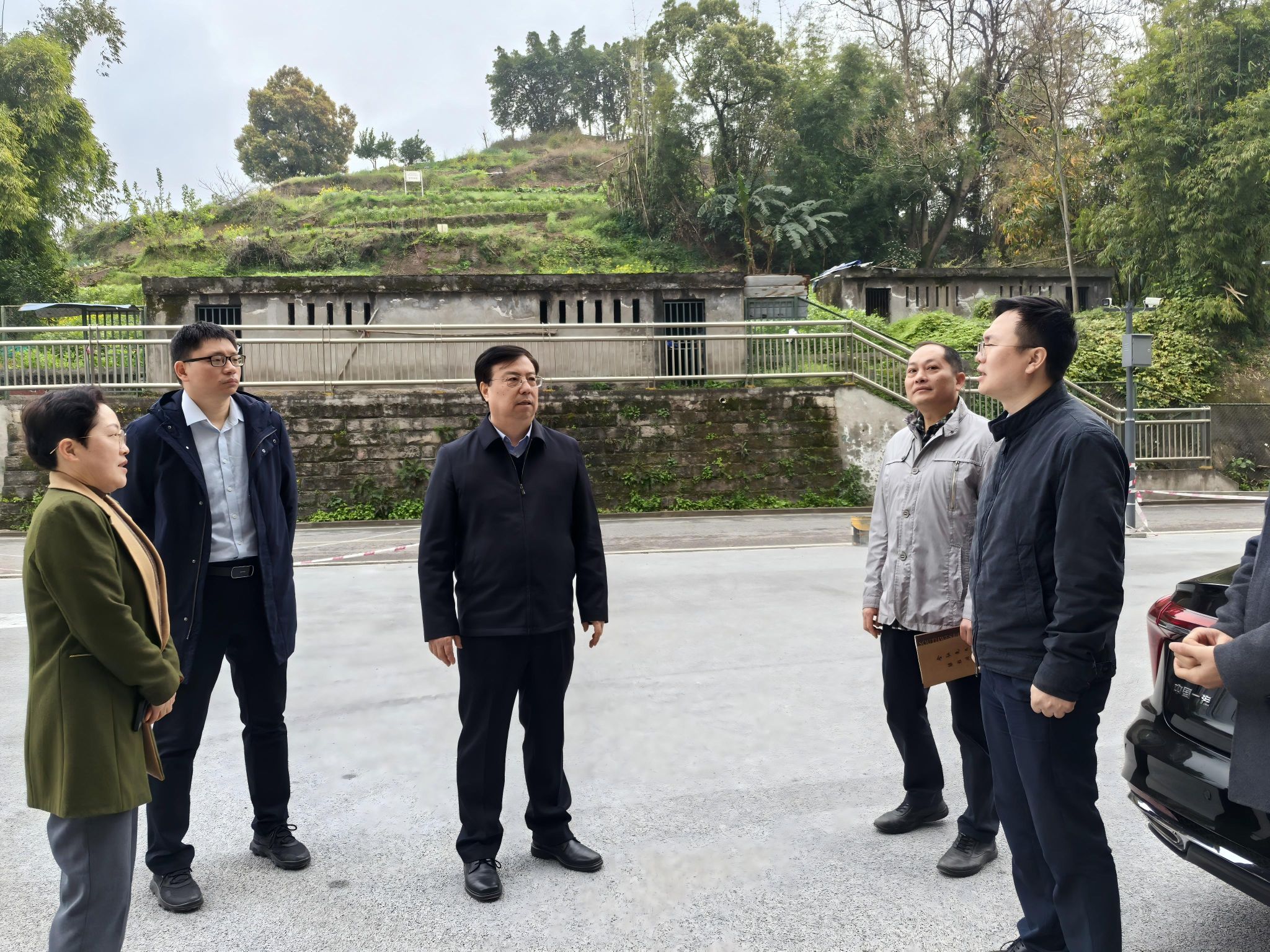 文件名称:王校长调研动物中心2.jpg原图大小:2.18MB